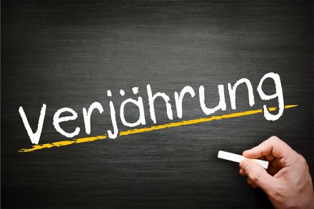 Foto: Verjährung auf eine Tafel mit Kreide geschrieben